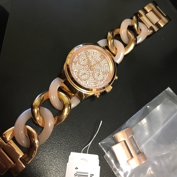 Michael Kors Rose gold glitz watch - Picture 4 of 4