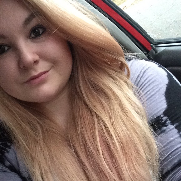 Meet your Posher, Sarah - Picture 1 of 1