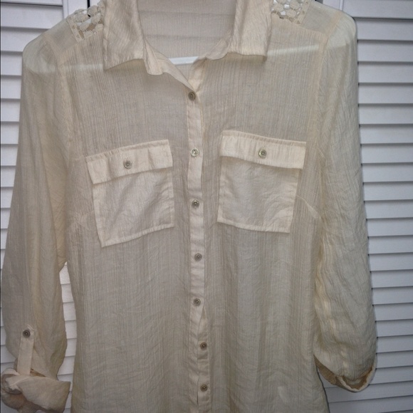 Light weight long sleeve blouse