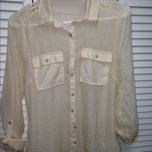 Light weight long sleeve blouse