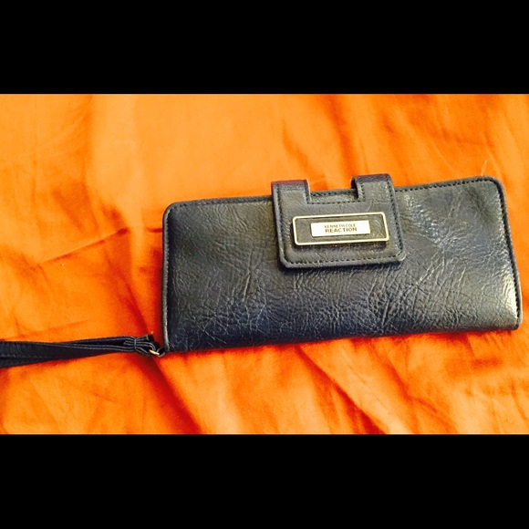 Kenneth Cole Reaction leather wristlet