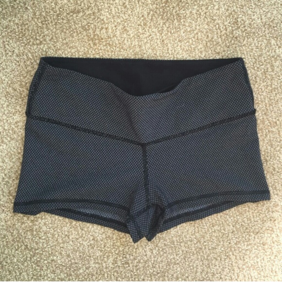 lululemon athletica Pants - MAKE AN OFFER Lululemon Boogie shorts size 8