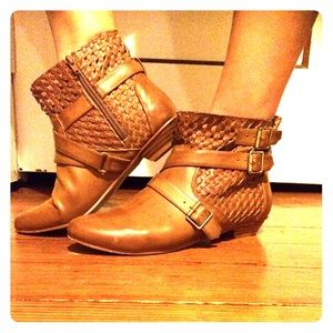 Vintage ankle boots, size 7 1/2, great condition