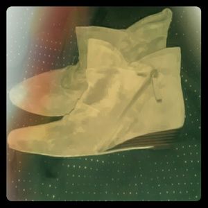 Nine west bootie, green suede, size 10m