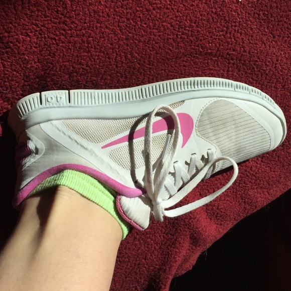 White Nike free runs