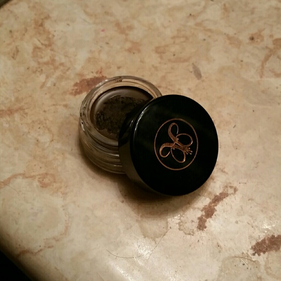 Anastasia dip brow in dark brown