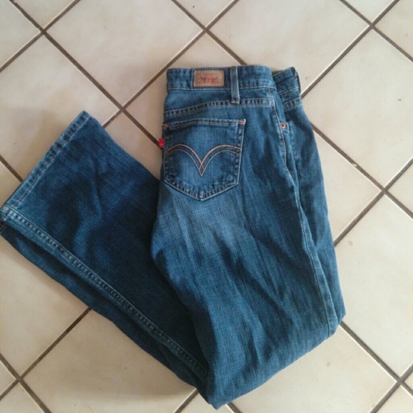 Levi 524 low rise jeans size 11
