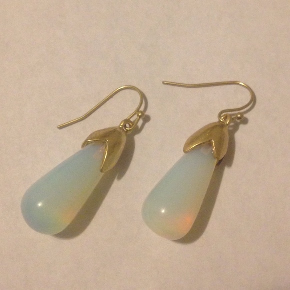 Gorgeous Water Drop Earrings - Picture 2 of 4