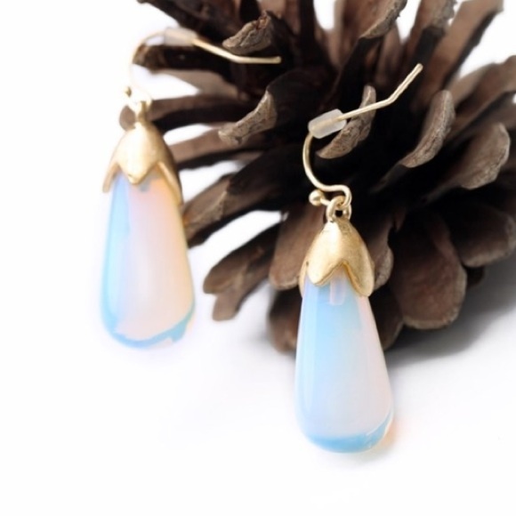 Gorgeous Water Drop Earrings - Picture 3 of 4