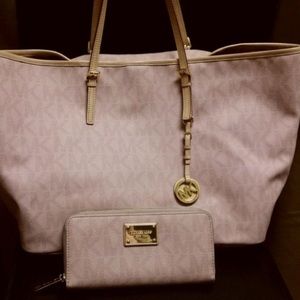 Michael kors Hand bag and wallet