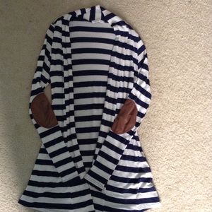 🆕 LISTING ❗️Navy and Cream Stripped Cardigan