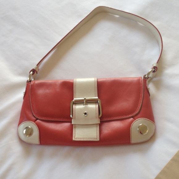 Kenneth Cole Handbags - š„SALEš„Kenneth Cole shoulder bag Kenneth Cole Handbags - š„SALEš„Kenneth Cole shoulder bag