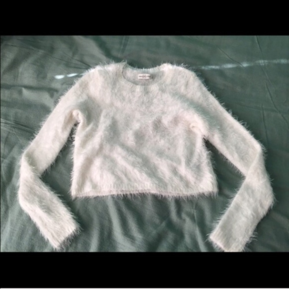 Abercrombie & Fitch Tristan Cropped Sweater White.