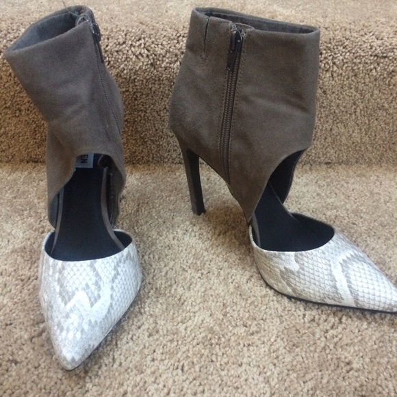 Steve Madden Snakeskin Suede heels