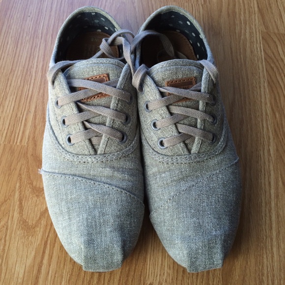 WOMENS GREY TOMS SIZE 8