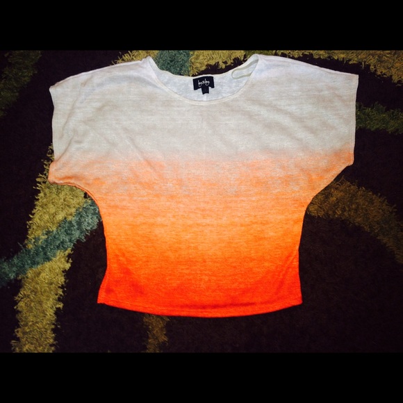2 hr SALE! Awesome ombré shirt! Perfect - Picture 2 of 2