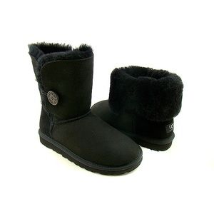 EUC Black Bailey Button