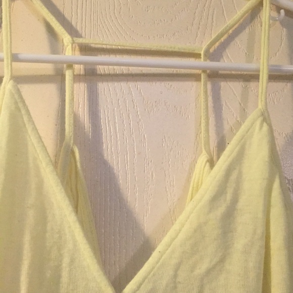 Yellow "crop" top with white detail on the sides - Picture 3 of 4