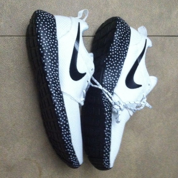 Nike Other - MENS Nike Roshe size:9.5