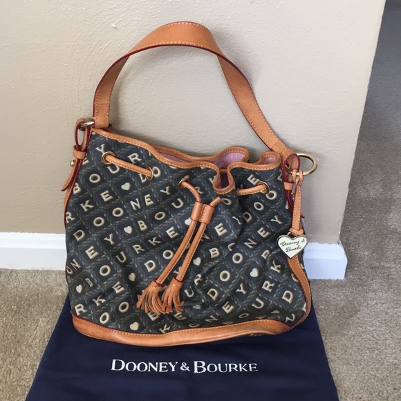Dooney & Bourke Handbags - Vintage Dooney & Bourke bucket bag minimal use