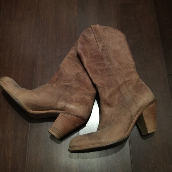 Jessica Simpson cowboy inspired boots