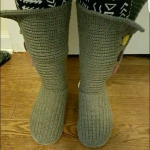 Gray knitted uggs!