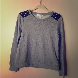 3 for $15 🥳 Grey w/Polka Dots Sweater