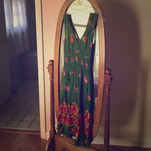 Green, mid length flowy linen dress. NWT size S/M