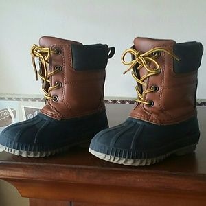 Gap duck boots