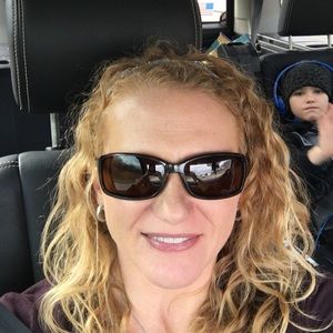 Meet your Posher, Traci