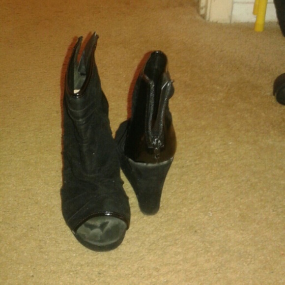 Shoes - Picture 2 of 4