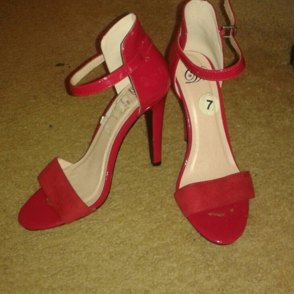 Shoes - Picture 4 of 4