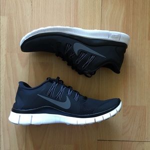 🎉SPECIAL OFFER🎉 MENS SIZE 8 NIKE 5.0 FREE RUNS