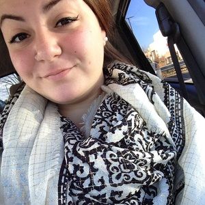 Meet your Posher, Alicia