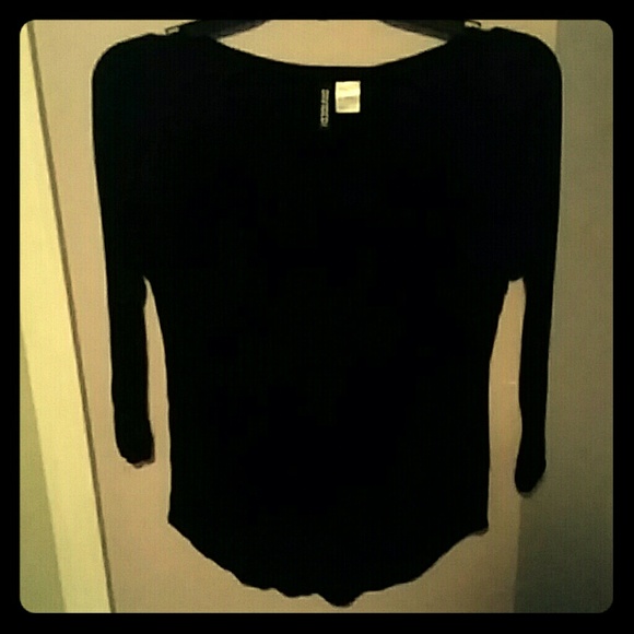 PLAIN BLACK TEE