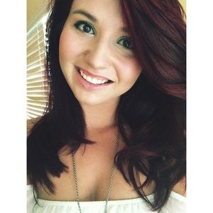 Meet your Posher, Olivia