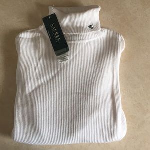 White turtle neck sweater