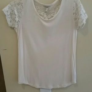 FOREVER 21 LACE SHOULDER TEE