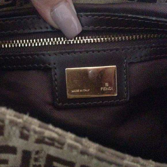 ❤ sale❤️Authentic Fendi handbag - Picture 3 of 4