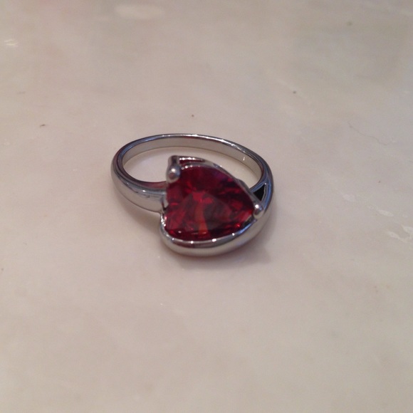 Sterling silver plated ring with heart crystal. - Picture 1 of 3