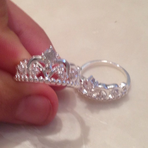 Sterling silver plated crown ring - Picture 2 of 2