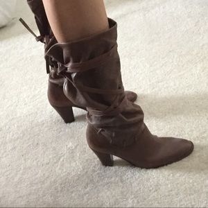 Beautiful cognac slouchy Michael Kors Boots w ties
