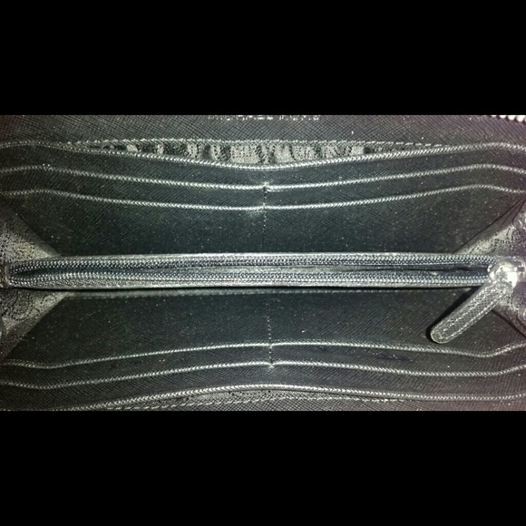 🚫SOLD🚫 Michael Kors Full Size Zip Wallet - Picture 3 of 4