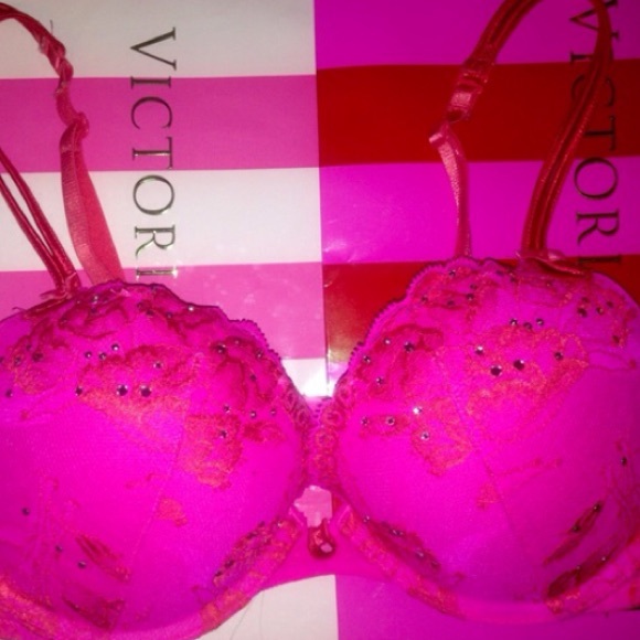 VICTORIA'S SECRET PUSH UP BRA