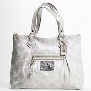 Stunning coach purse in pristine condition