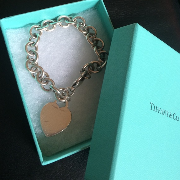 Auth Tiffanys Heart Charm Bracelet 925