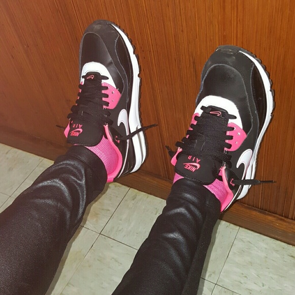 Ladie Nikes