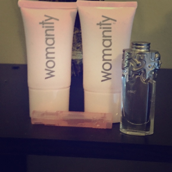 Thierry Mugler Womanity Deluxe Travel Set