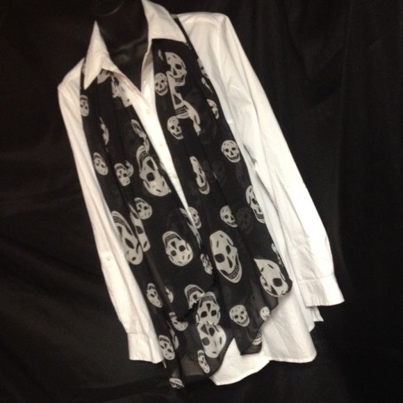 Boutique Accessories - 🚫🚫🚫SOLD🚫🚫🚫! sheer skull scarf