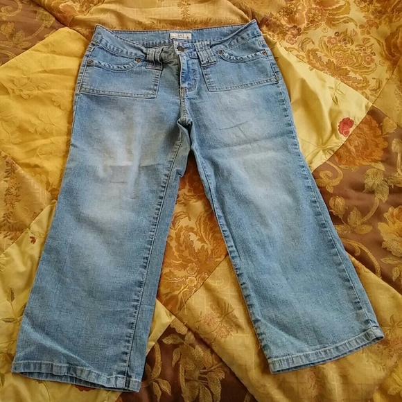 💛Jean Capri Pants Size 5 - Picture 1 of 4